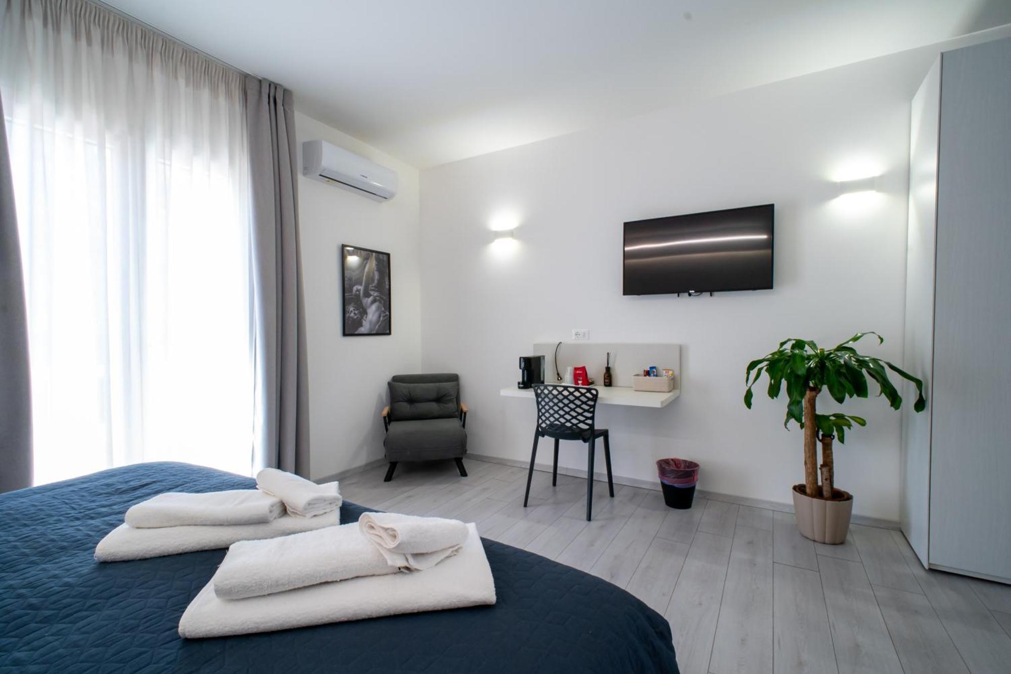 Affittacamere Mani - Camere Con Bagno Privato ジェーラ エクステリア 写真